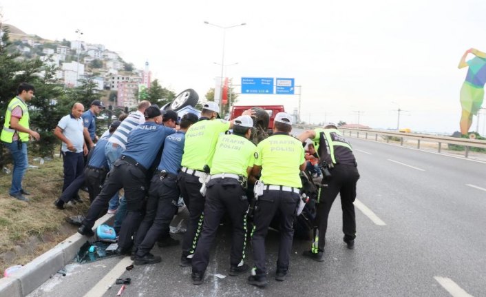 Samsun'da otomobil devrildi