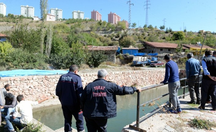 Sulama kanalına düşen inşaat işçisi kayboldu