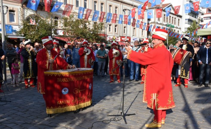 Trabzon'da 5 bin kişilik aşure dağıtıldı