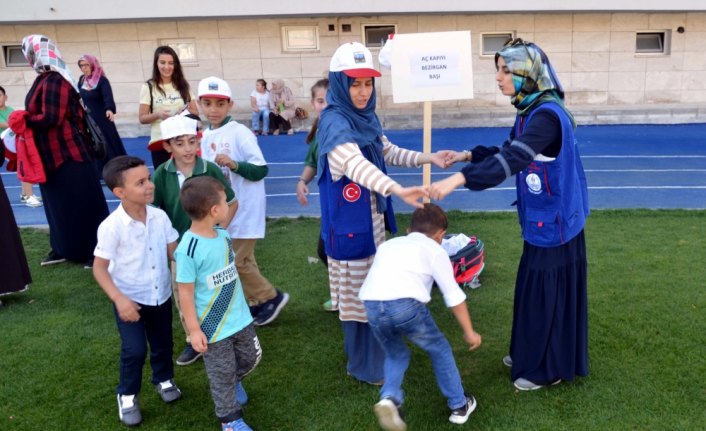 800 çocuk geleneksel oyunları oynadı