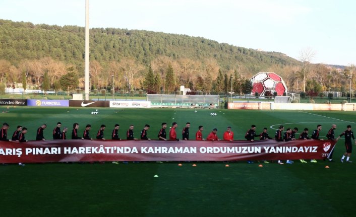 A Milli Futbol Takımı'ndan Mehmetçik'e destek