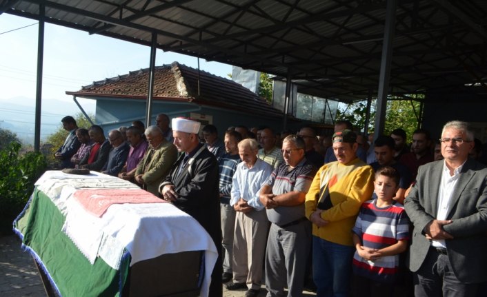 Çatıdan düşerek ölen kişi defnedildi