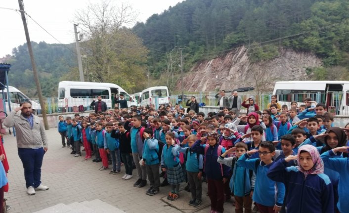 İlçedeki tüm öğrencilerden Mehmetçiğe selam