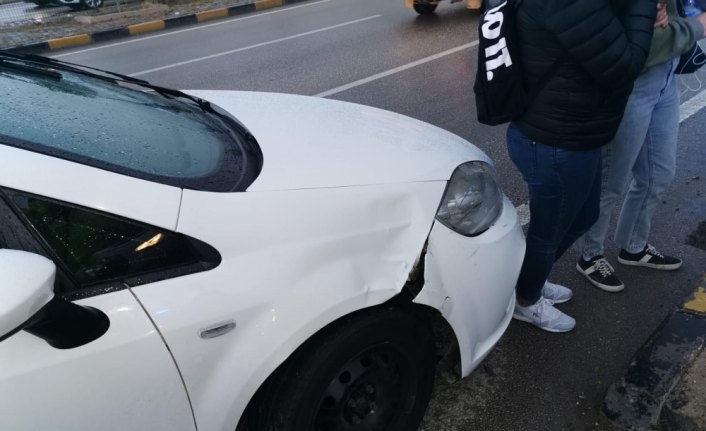 Karabük'te otomobil motosiklete çarptı: 1 yaralı