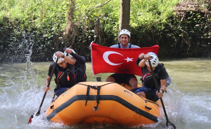 Raftingcilerden Barış Pınarı Harekatı'na destek