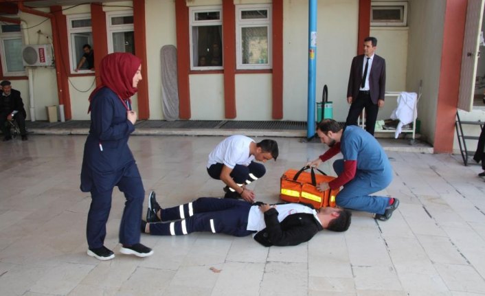 Taşova Devlet Hastanesinde yangın ve deprem tatbikatı