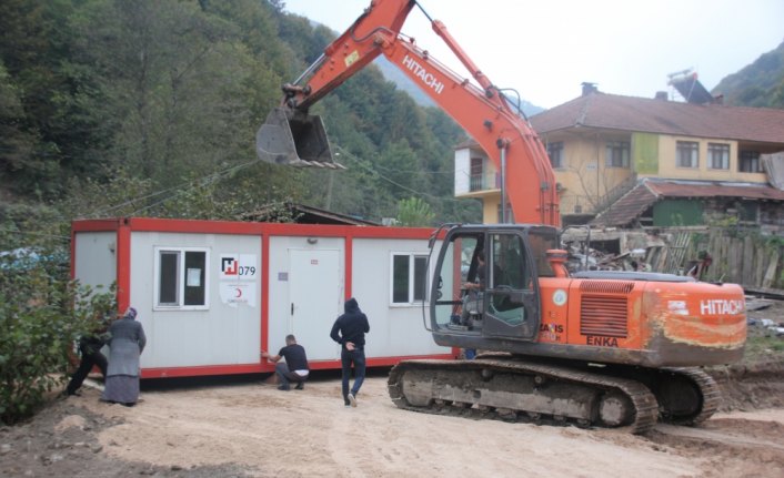 Yangında evini kaybeden aileye Kızılaydan yardım