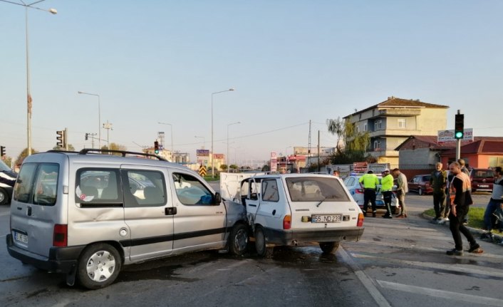 Bafra'da iki otomobil çarpıştı: 1 yaralı