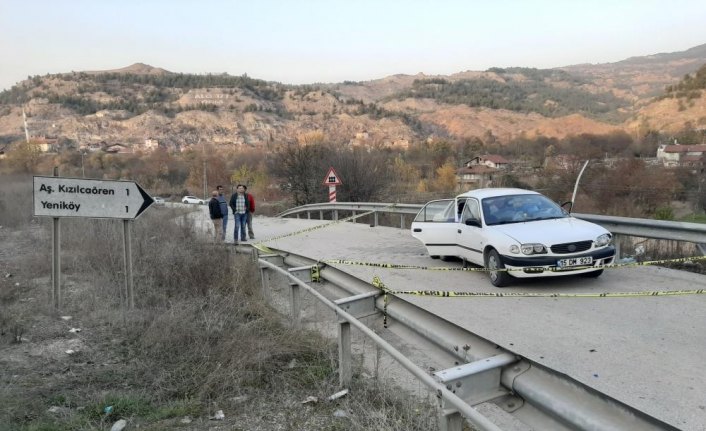 Karabük'te otomobil bariyere çarptı: 3 ölü, 2 yaralı