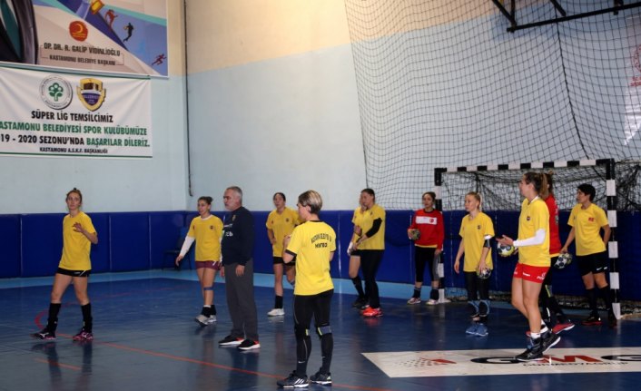 Kastamonu Belediyesporlu hentbolcular EHF Kupası'na odaklandı