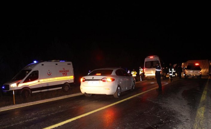 Kastamonu'da kamyonet devrildi: 1 ölü, 2 yaralı