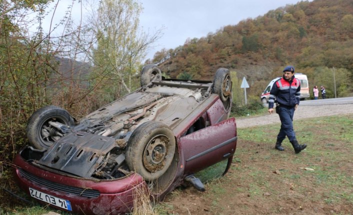 Mudurnu'daki trafik kazasında anne ve oğlu yaralandı