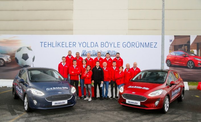 Şampiyon pilotlar, Ford Sürüş Akademisi’nde genç sürücüleri eğitti