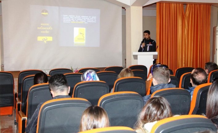 Taşova'da uyuşturucuyla mücadele semineri