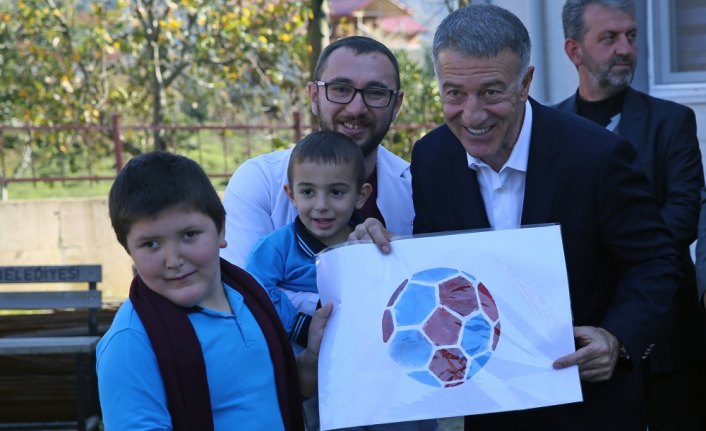 Trabzonspor'dan down sendromlu ve otizmli öğrencilere ziyaret