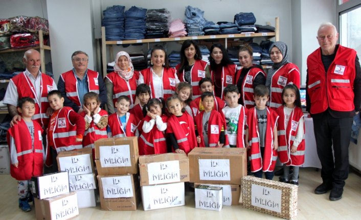 Ünye'de anaokulu öğrencilerinden Türk Kızılay'a destek