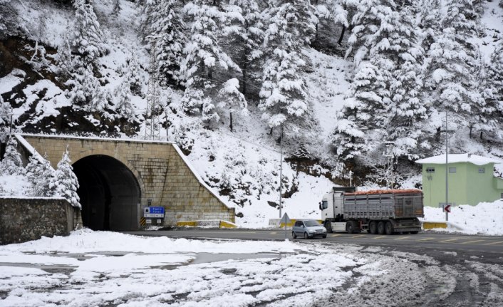 Zigana Dağı ve Limni Gölü beyaza büründü