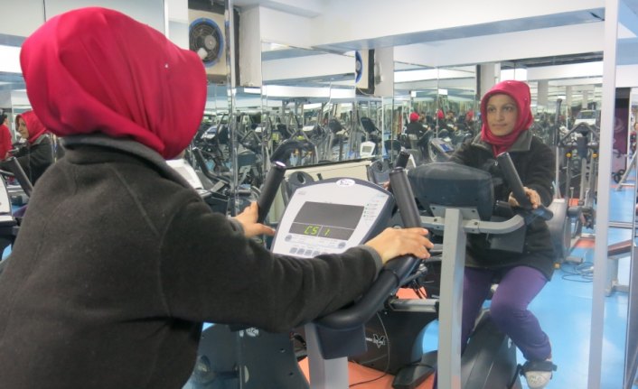 Bel fıtığından spor yaparak kurtuldu