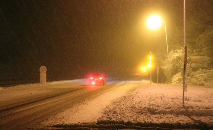 Bolu Dağı'nda kar yağışı etkisini artırdı