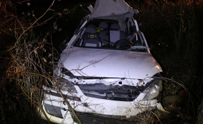 Bolu'da otomobil şarampole devrildi: 5 yaralı