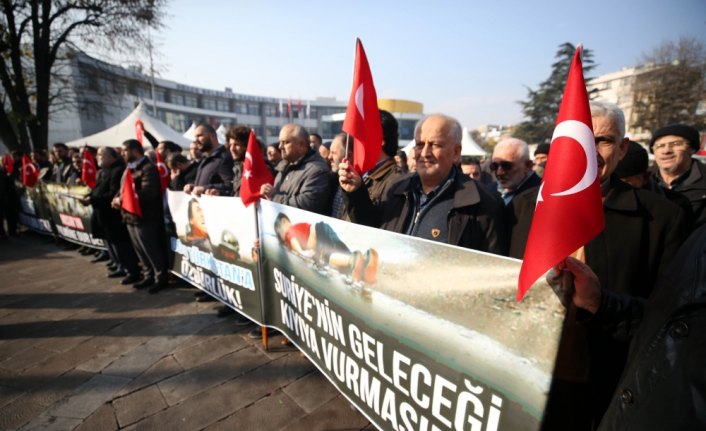 Savaş mağduru Müslümanlar için eller semaya açıldı