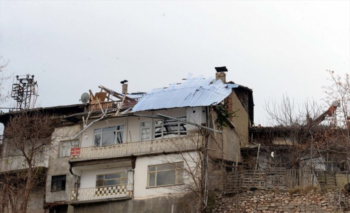 Tokat'ta şiddetli rüzgar hasara yol açtı