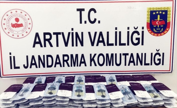 Artvin'de gümrük kaçağı yüz ve dudak dolgu maddesi ele geçirildi