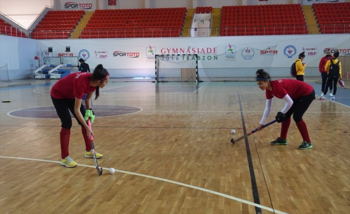 Milli hokeyci Zeliha Kendir'in hedefi kendi gibi sporcular yetiştirmek