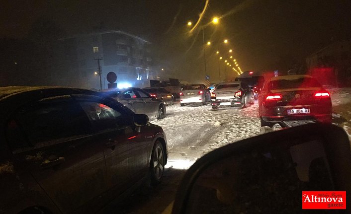 19 MAYIS - BAFRA YOLU TRAFİĞE KAPANDI