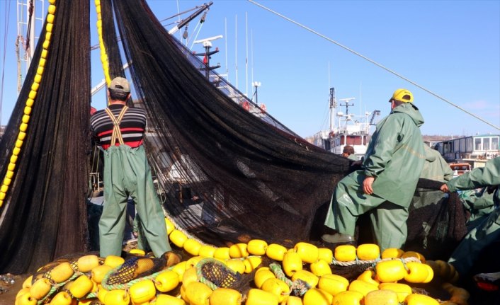 Karadenizli tayfalar Marmara'da balık olmayınca memleketlerine erken döndü