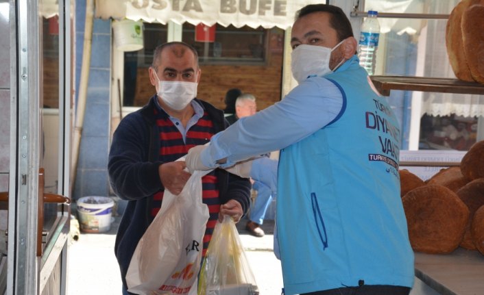 Giresun'da din görevlileri sokak hayvanları can dostu oluyor