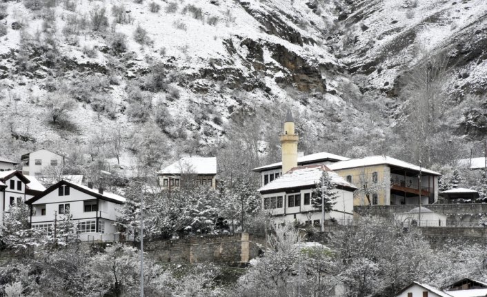 Gümüşhane'nin yüksek kesimlerine kar yağdı