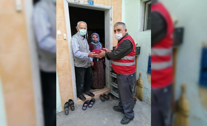 Karabük'te vefa ekiplerinden 70 yaşındaki adama doğum günü sürprizi