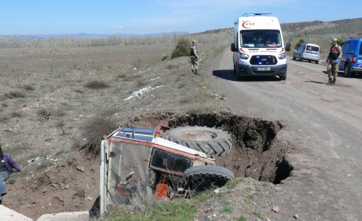 Yeşilyurt'ta devrilen traktörün sürücüsü yaralandı