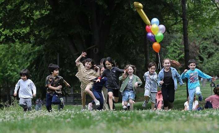 14 yaş altı çocuklar uzun zaman sonra ilk kez sokağa çıktı