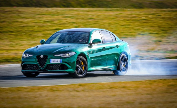 Alfa Romeo, yenilenen Giulia ve Stelvio Quadrifoglio’yu tanıttı