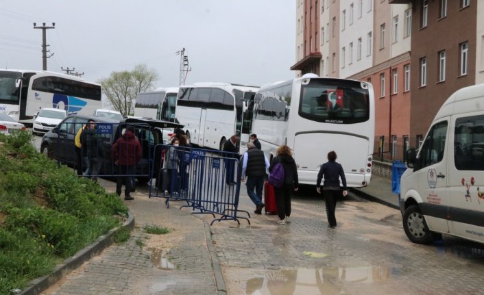 Bolu'da karantina süresi dolanlar evlerine uğurlanıyor