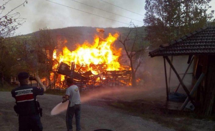 Kastamonu'da evde çıkan yangında engelli bir kişi öldü