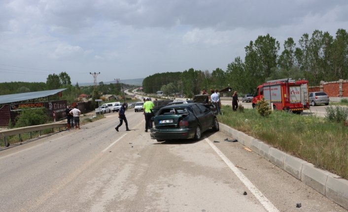 Kastamonu'da iki otomobilin çarpıştığı kazada 3 kişi yaralandı