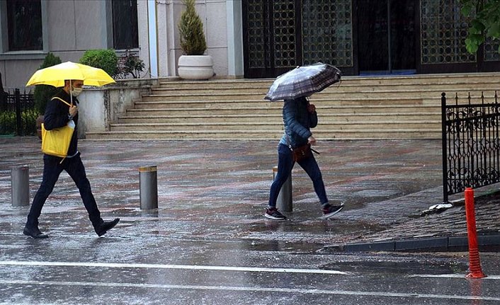 Marmara'nın doğusu ile İstanbul çevrelerinde aralıklı sağanak bekleniyor