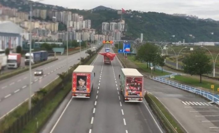 Trabzon'da Türk bayrağı ve şehit fotoğraflarıyla kaplanan tırlarla bayram kutlaması