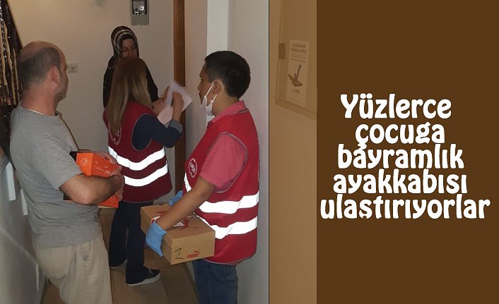 Yüzlerce çocuğa bayramlık ayakkabı ulaştırıyorlar