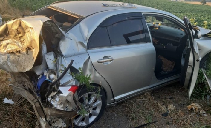 Samsun'da kontrolden çıkan otomobil tarlanın demir kapısına çarptı: 6 yaralı