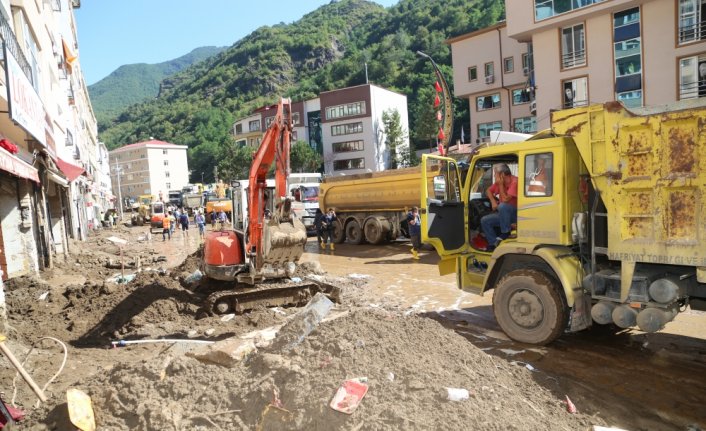 Giresun'daki selin ardından enkaz kaldırma çalışmaları sürdürülüyor