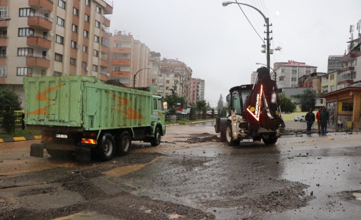 Trabzon'da sağanak hayatı olumsuz etkiledi