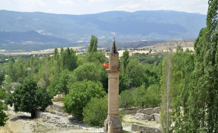 Selde camisi yıkılan minare 40 yıldır 