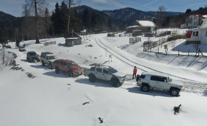 Düzce'de off-road tutkunları kar safarisiyle adrenalin coşkusu yaşadı