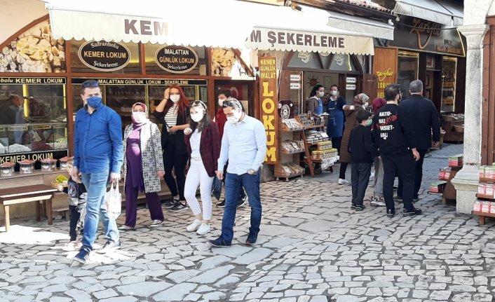 Tarihi konaklarıyla ünlü Safranbolu'da hafta sonu yoğunluğu