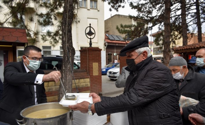 Taşköprü'de vatandaşlara Çanakkale şehitlerinin bir öğünlük iaşesi ikram edildi