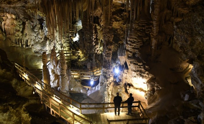 Doğu Karadeniz'in önemli turizm merkezlerinden Karaca Mağarası ziyarete açıldı